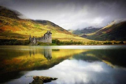 苏格兰魔幻系风景 绿色山峦、城堡、灯塔、悬崖