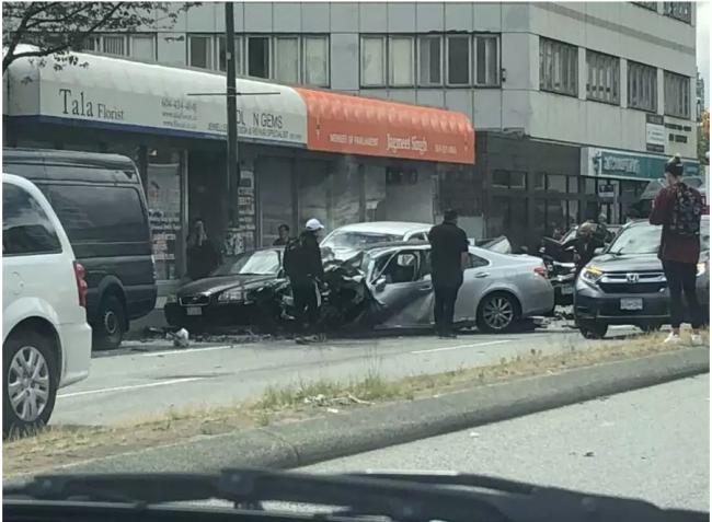 Metrotown旁发生重大车祸！8车相撞 1人当场死亡