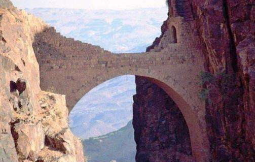 世界上最“古怪”的桥 400年前就存在
