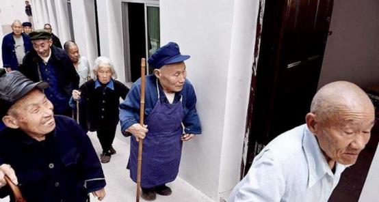 中国唯一的矮人村：村民平均身高不足1米