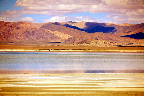 青藏高原有一个“特种”盐湖 但却非常低调