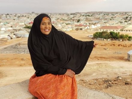 加拿大一名记者在索马里一个恐袭中丧生