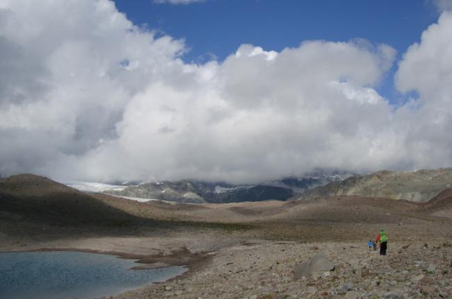 Elfin Lakes：冰川之旅，体验四季景色变换