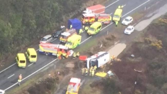 five-tourists-killed-in-bus-crash-near-new-zealand-attraction__800817_.jpg