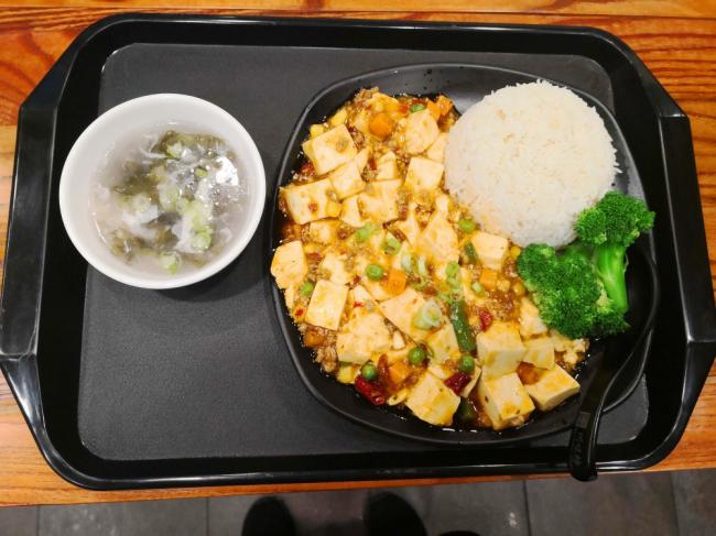 高贵林新开的这家川菜馆 让学生族品尝地道川菜