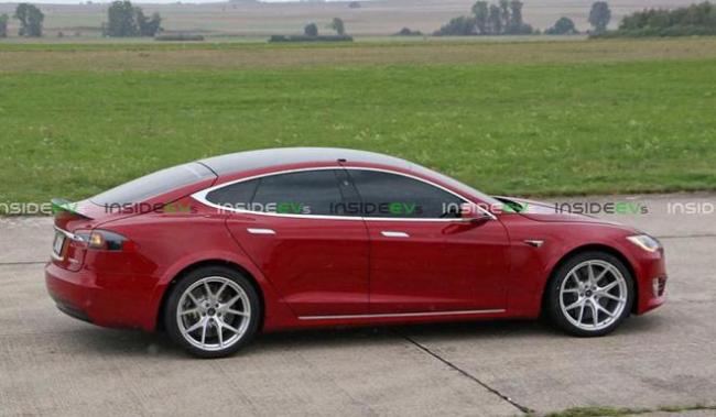或为特别版 Model S在纽博格林附近测试