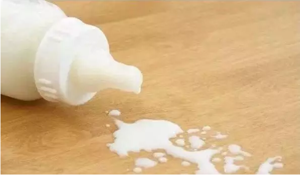 加拿大奶粉变质召回，可引起宝宝呕吐、腹泻