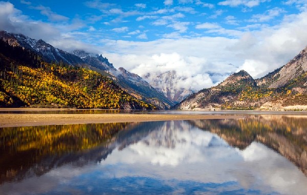这里是藏川青滇的咽喉 竟汇集了四地的精华美景