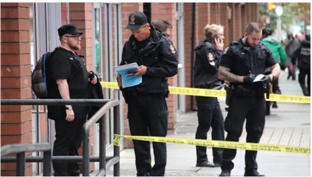 温哥华15小时3起枪击案 多人死伤，凶手仍在逃
