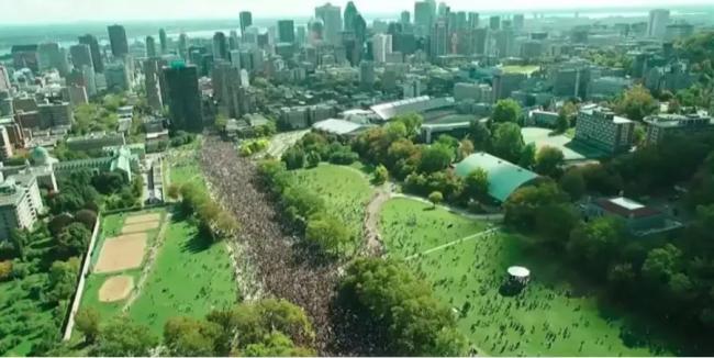 加拿大爆发史上最大游行 特鲁多惨被砸鸡蛋
