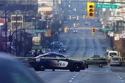 温哥华5小时内连爆2枪案 中餐馆外男子身中数枪