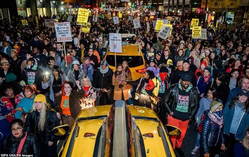 纽约爆发大规模抗议：示威者冲击地铁，交通瘫痪