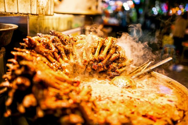 西安最具人气的老街 一条街上吃遍各种美食