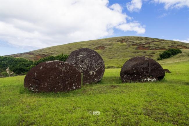 神秘石像巨帽：最重达12吨 千年前如何戴上去？