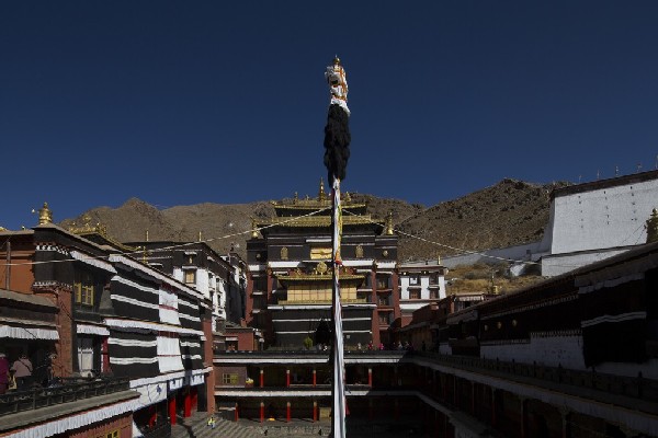 它是西藏第二大城市 也是最有吸引力的旅游圣地