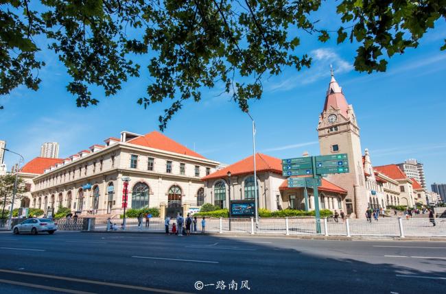 中国造得最漂亮的火车站 坐车时顺便旅游