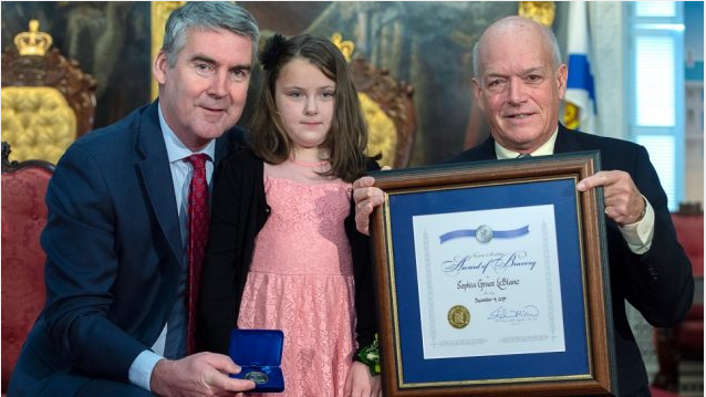 8岁女孩成为“英勇无畏奖”岁数最小的获奖者