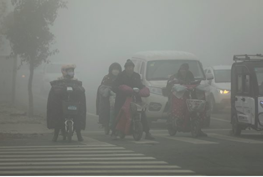 雾霾袭华北黄淮 北京等55城发重污染预警