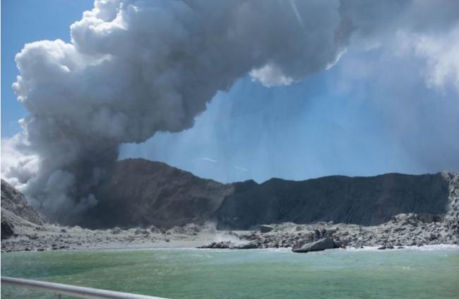 突发：新西兰活火山无预警喷发，现场有中国游客