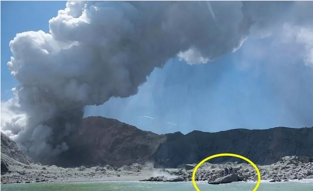 多伦多演员坐游轮观光活火山 竟然说爆就爆