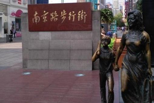 中国最安全的步行街 需要武警24小时站岗