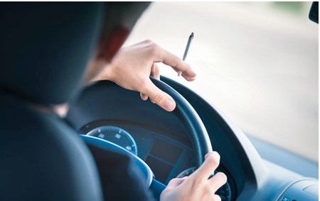 26%青年吸大麻后驾车 30%受访者认为不影响安全