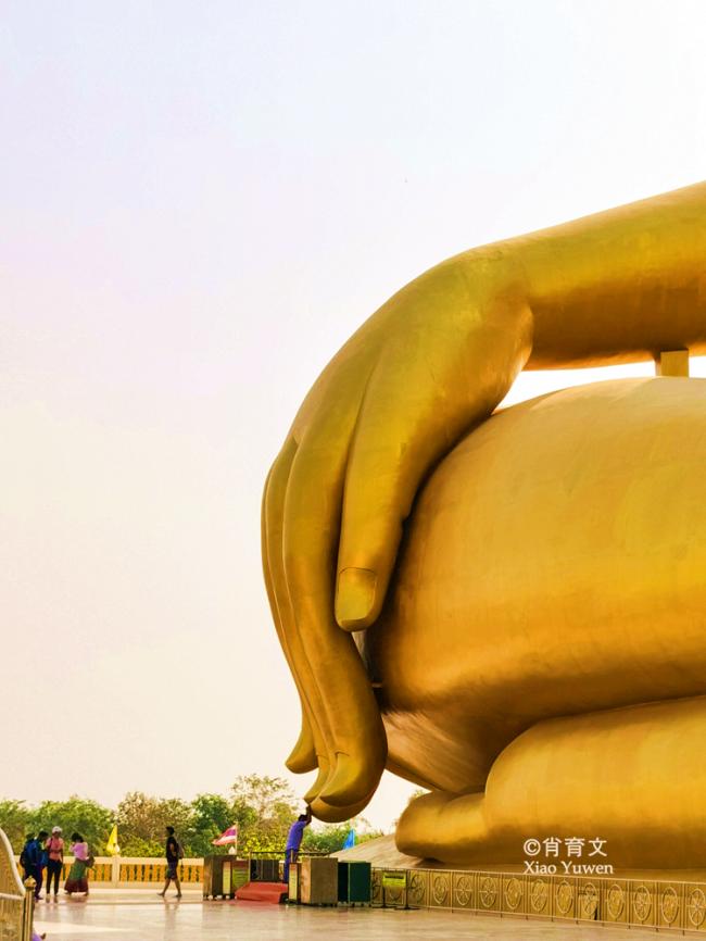 这座佛像是泰国最高佛像 比美国自由女神像还高