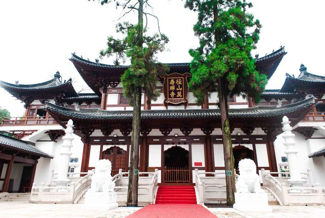 杭州深山老林藏了个千年古寺 这里遍布绝美银杏