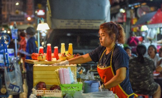 泰国最有“年味”的街道 满街都是穿旗袍女孩