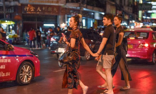 泰国最有“年味”的街道 满街都是穿旗袍女孩
