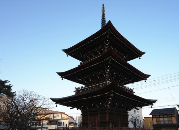 日本高山最有名寺庙 一棵1200年的银杏树