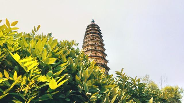 《西游记》里唐僧扫的塔 世界最大的五彩琉璃塔
