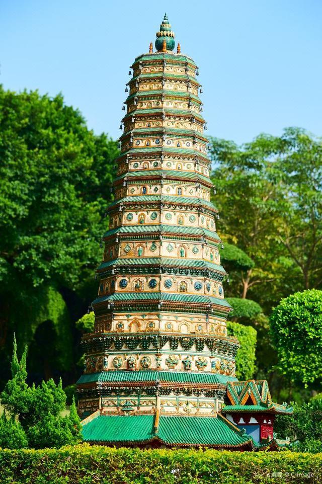 《西游记》里唐僧扫的塔 世界最大的五彩琉璃塔