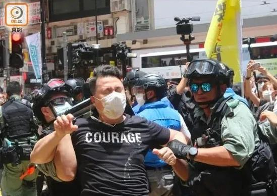 香港国安法生效后被捕第一人出现