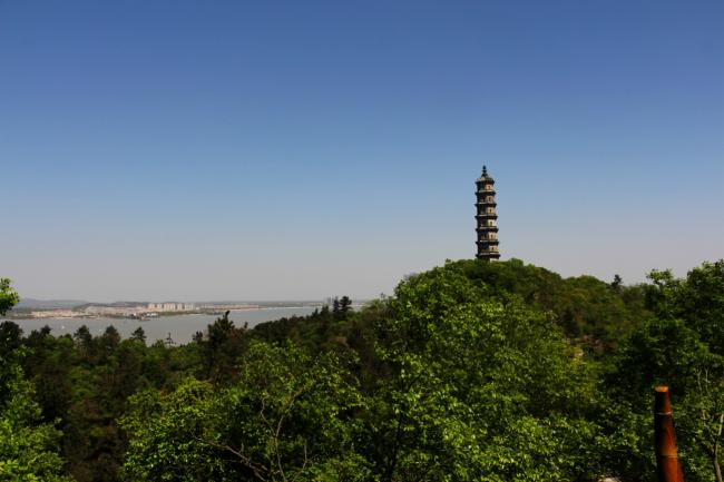 风景宜人的小岛 位于中国第五大淡水湖中央
