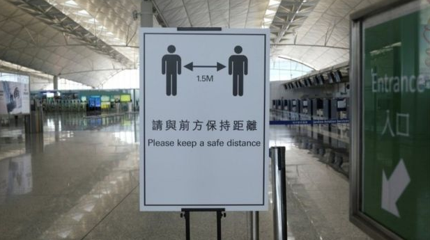 十余中国人被困香港机场 中联办:港人治港管不了