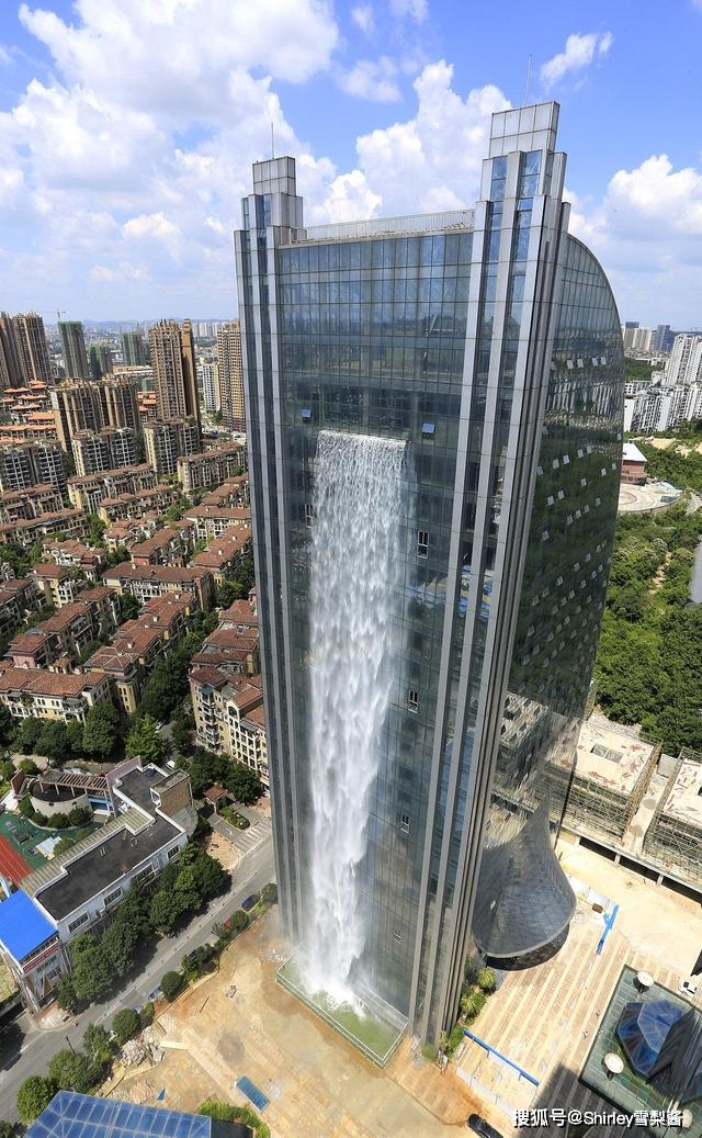 中国最特殊瀑布 百米落差每日电费高达2万