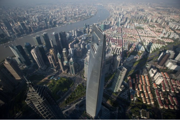 中国第一高楼成水帘洞 60楼以下狂漏水
