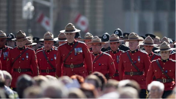 加拿大皇家骑警一女警对男同事咸猪手受处分