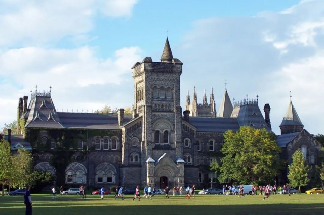 加拿大学校考虑包机接回留学生 免费吃住隔离