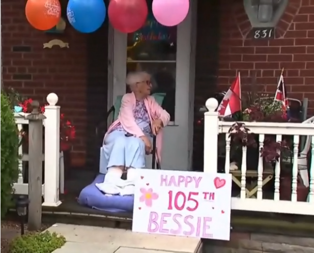社区为105岁老人庆祝生日：经历两次疫情和世战