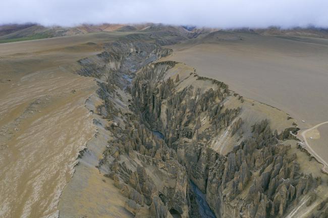 西藏日喀则奇林峡 喜马拉雅山下的惊世地裂