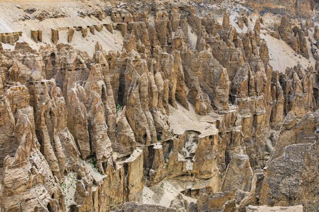 西藏日喀则奇林峡 喜马拉雅山下的惊世地裂