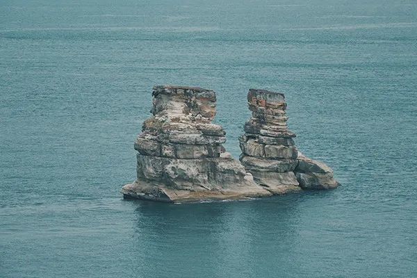 台湾渔港秘境藏奇岩 蔚蓝海滨拥抱无敌美拍