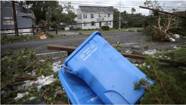 热带风暴席卷加拿大东岸 强风暴雨至数万人停电
