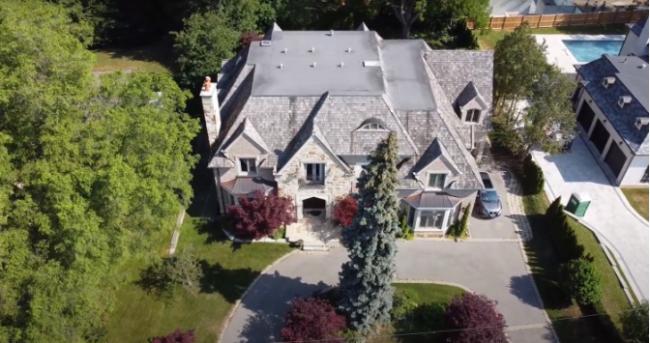 加拿大1000平古堡豪宅卖4650万 院子大得像公园