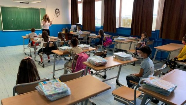 阿尔巴尼亚一�校12名教师疑感染新冠肺炎病毒 �校被紧急关�新冠肺炎希腊阿尔巴尼亚_新浪新闻