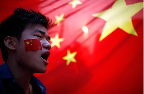 中国年轻人越出国越爱国 是因为人格上受辱？