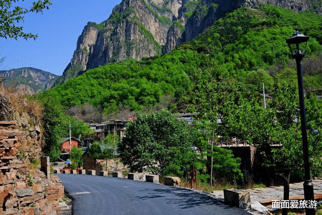 河南号称“中国最危险的村庄” 因一条山路而火