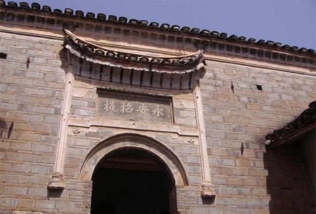 中国最神秘的寺庙 500年来从未开过寺门